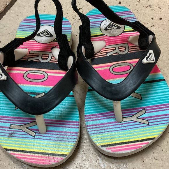 Roxy flip flops, size 4-5 - Picture 5 of 5